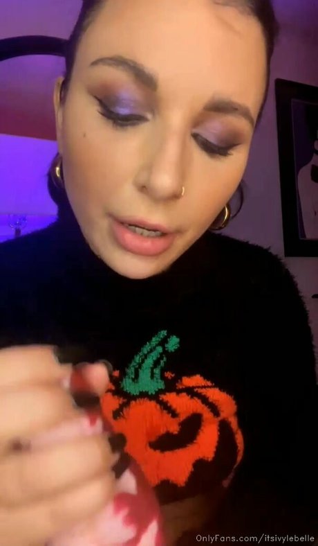 housewives onlyfans naked selfie