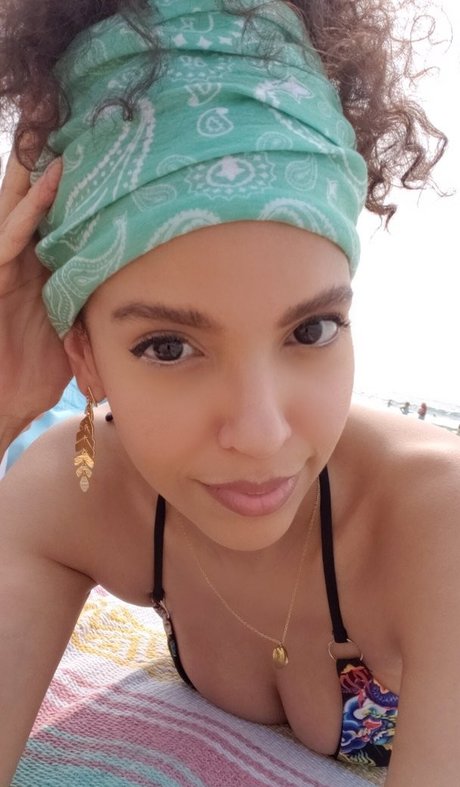 queen jelz onlyfans topless