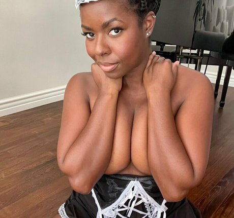 curvy shemale onlyfans hd gallery