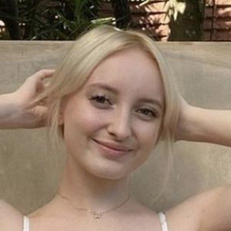 sophie carson strip onlyfans