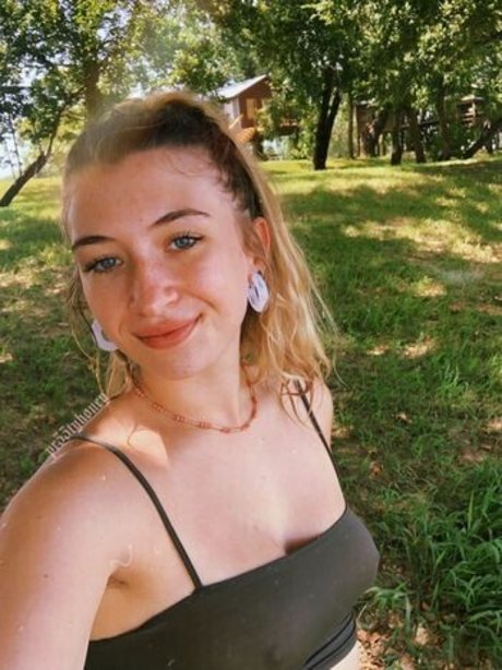 Pr33tyhoney nudes onlyfans leak