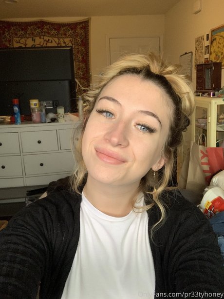 Pr33tyhoney onlyfans public photos