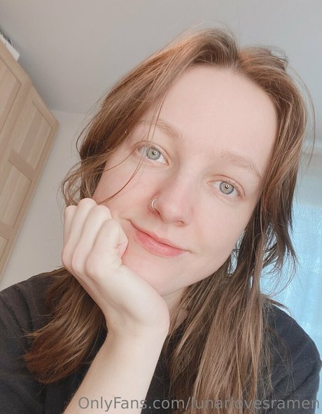 lunarlovesramen onlyfans fotos