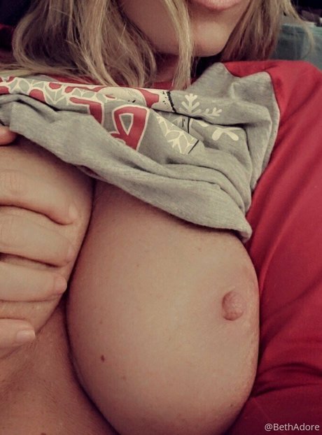 BethAdore onlyfans nude tits