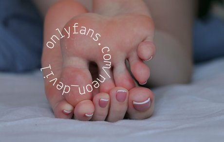 neon paws onlyfans boobs