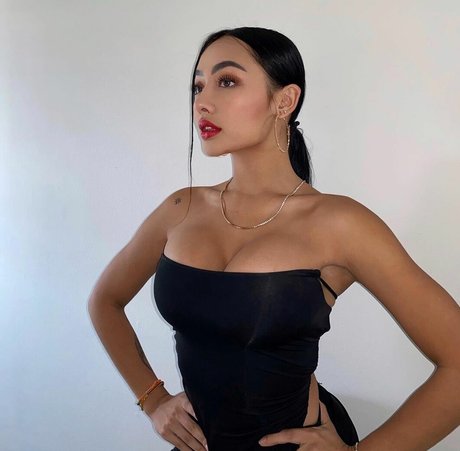 Latalzhang onlyfans picture