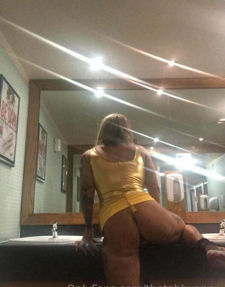 thetabbyanne onlyfans pic