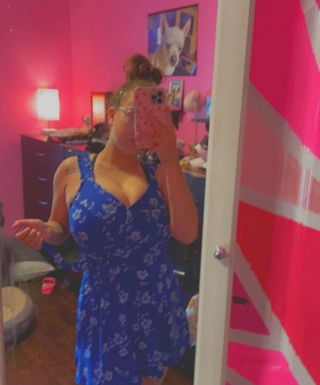 bodybuilder male onlyfans sexy nudes self-portrait