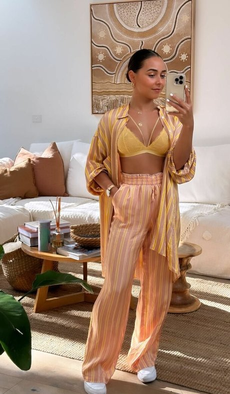 Brooke Blurton nude onlyfans