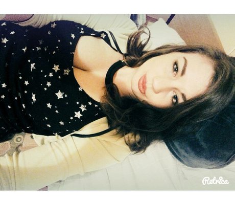 fuzyfruzsina onlyfans strip tease