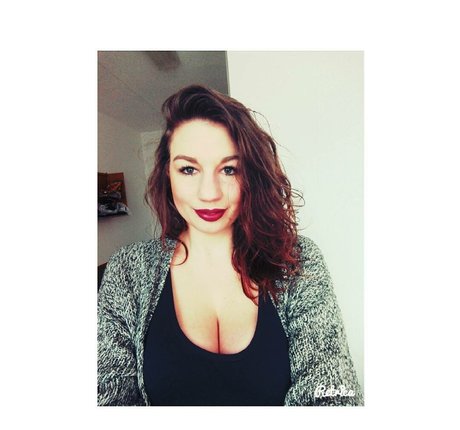 fuzyfruzsina onlyfans creator