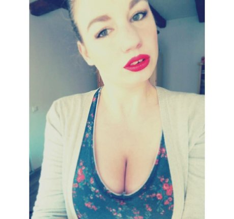 fuzyfruzsina onlyfans page