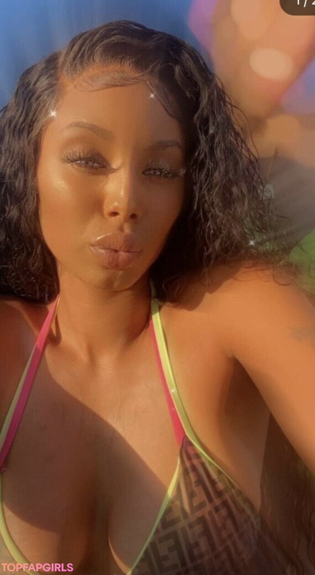 royalty24kt onlyfans boobs