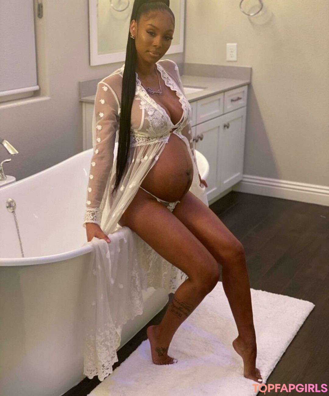 royalty24kt onlyfans leaked tits