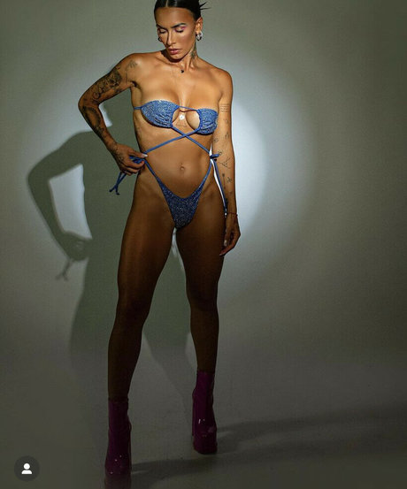 Claramaia_ onlyfans content