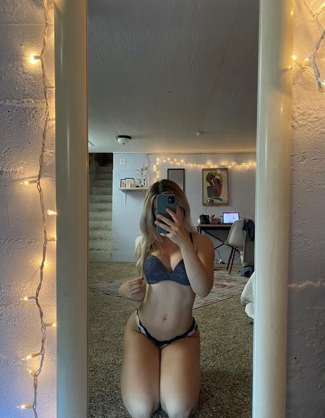 Lily Hale onlyfans nude pics