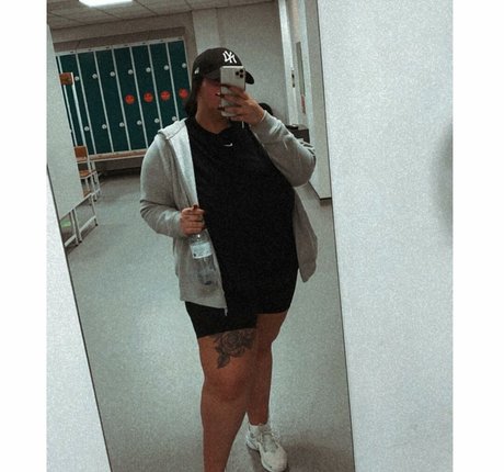 hung shemale onlyfans porn snap