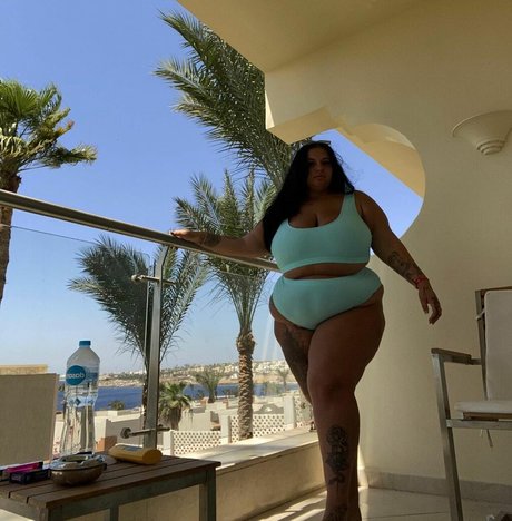 meg bxxx nude onlyfans