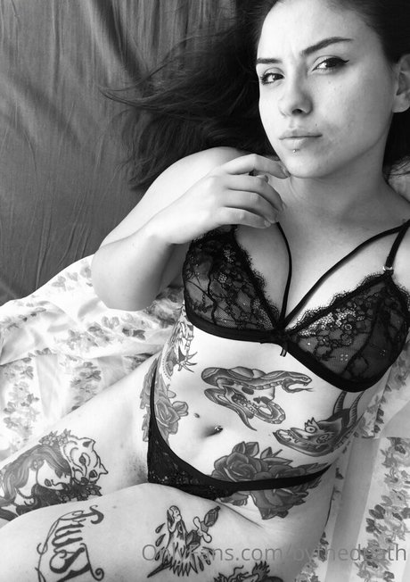 kikithedeath onlyfans picture