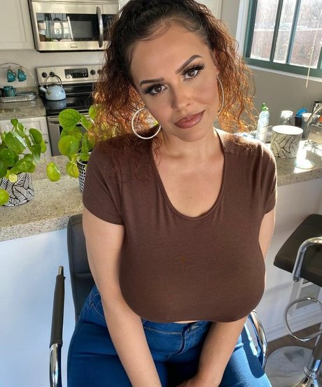 Gia Blaze onlyfans striptease