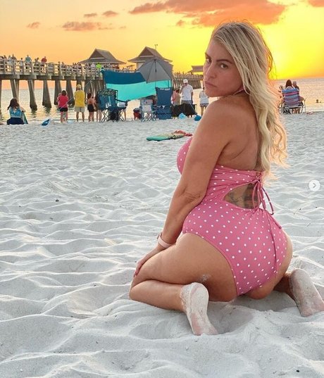 Nurse Gwennie onlyfans leaks.