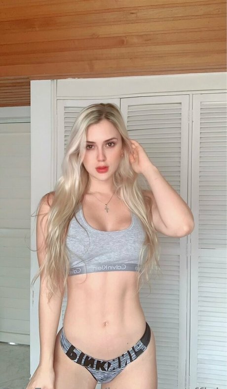 laurasagraofficial onlyfans ass