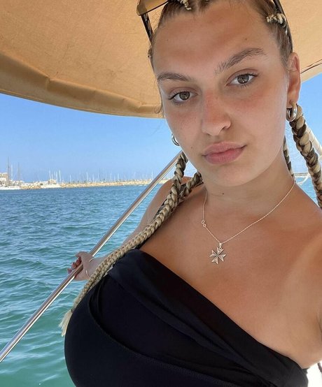 Nell H onlyfans strip tease