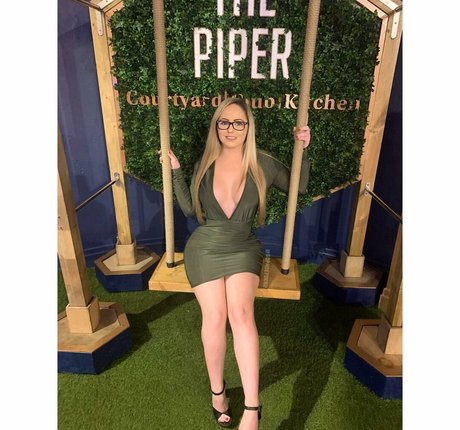 Sophie Defoe porn only fans