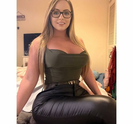 Sophie Defoe new onlyfans