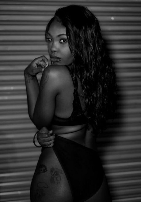 niiathefreak only fans leaks porn