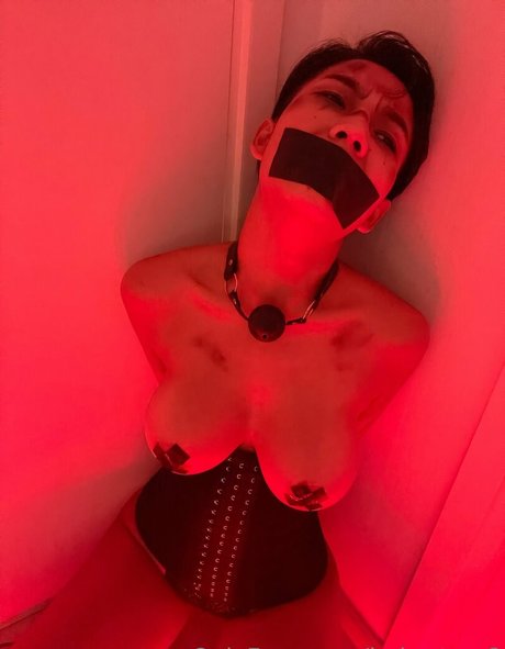 lady atom2 onlyfans leaked tits