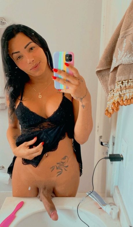 Emanuelle Amaral onlyfans post