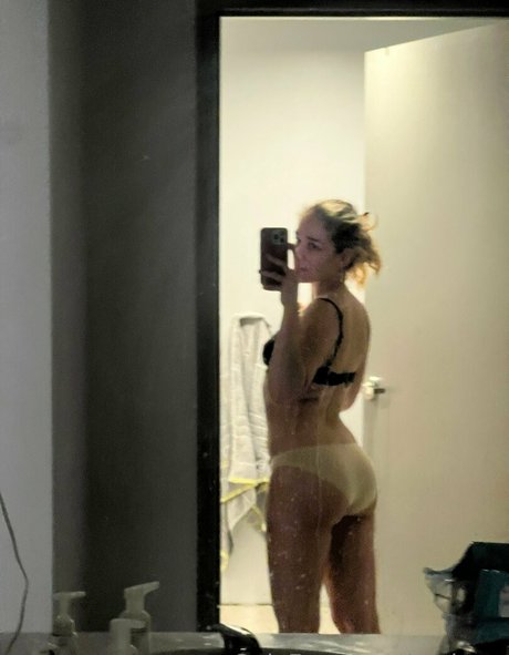 arab teen onlyfans hot nude pic