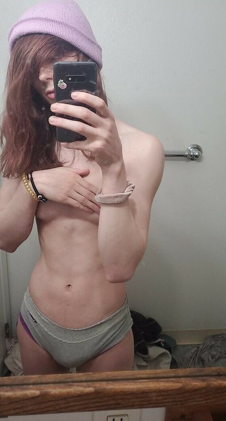 RainieBun onlyfans striptease