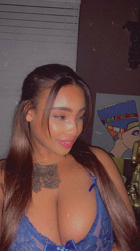 raynellemariah onlyfans model photo