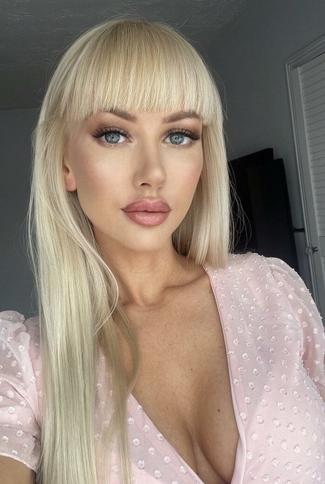 lady louisax onlyfans sextape