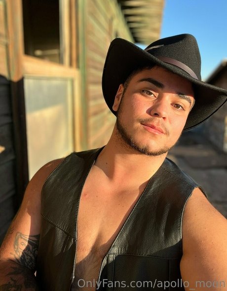 apollo moon onlyfans boobs