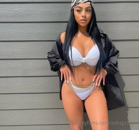 thick thighs onlyfans pretty selfie