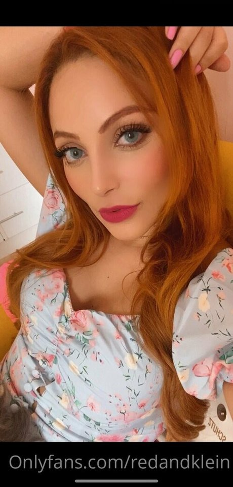 redtopmodel2022 topless onlyfans