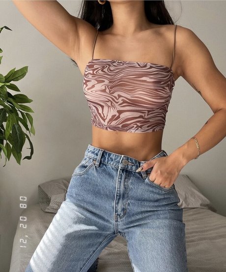 vivacious honey onlyfans model photos