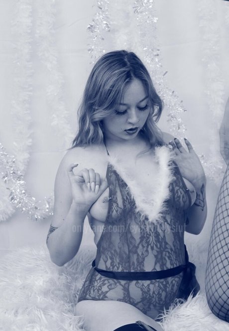 cyberbullyslut topless onlyfans