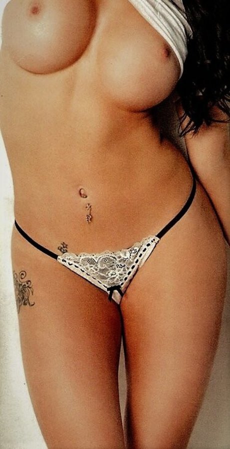 Jess Impiazzi  selfie