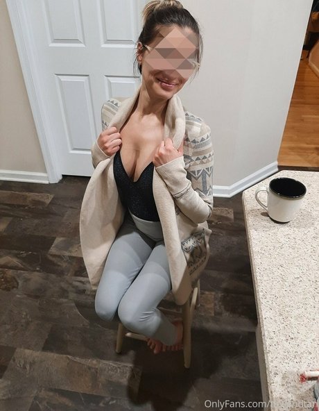 Tiny And Tan onlyfans star