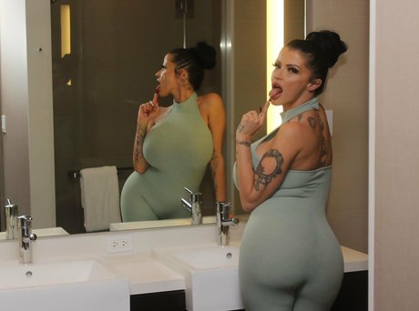 kitty wet onlyfans hot sex selfie