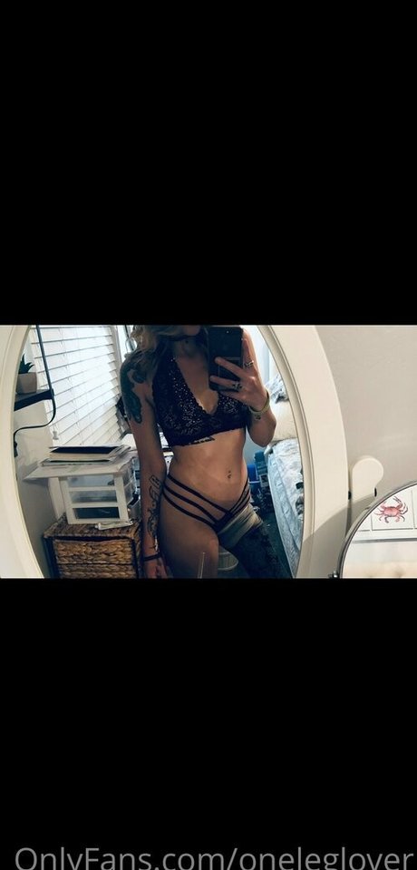 oneleglover onlyfans leaked tits