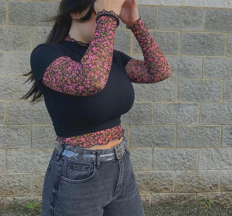 Sarah Lynne Marie onlyfans leaks.