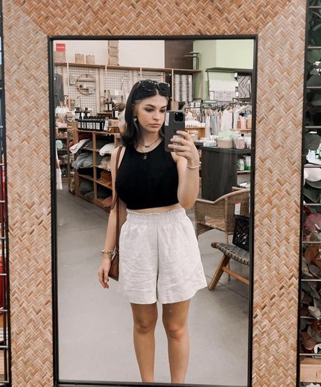 Sarah Lynne Marie onlyfans nudes leaks