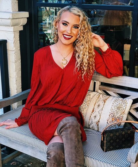 Caroline Wall leaks only fans