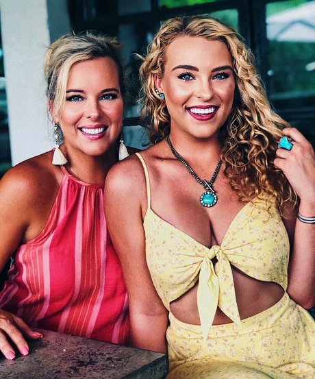 Caroline Wall onlyfans leaked tits