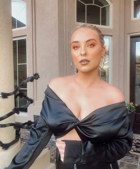 Caroline Wall onlyfans hot